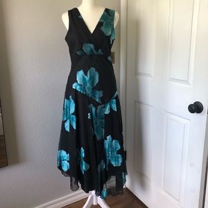 NWT Collection Dressbarn Size 6 - very flattering!